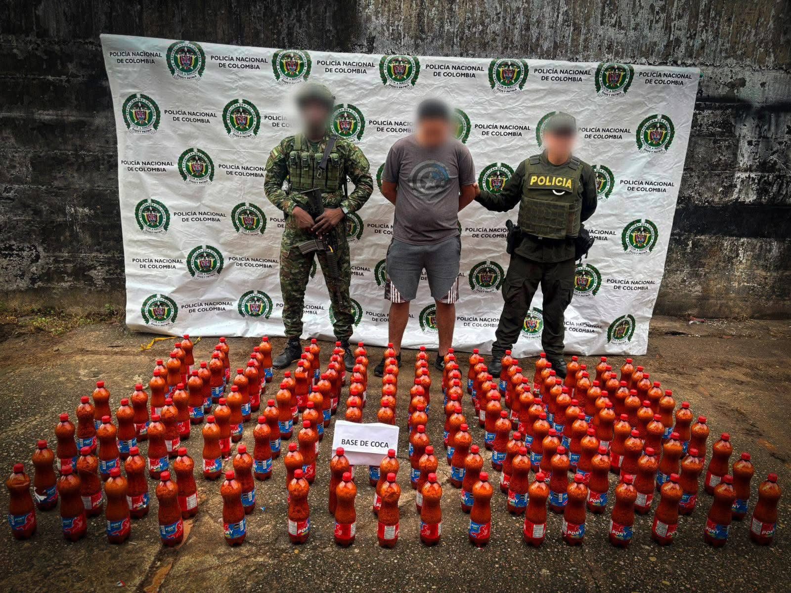 Incautan cerca de 100 kilos de pasta base de coca de la estructura Comandos de Frontera camuflados en botellas en vía del Caquetá.