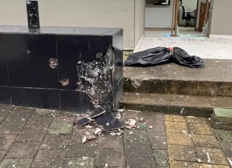 Hostigamiento armado en Río Negro, Caquetá, deja dos policías heridos; simultáneamente explotó artefacto en Florencia